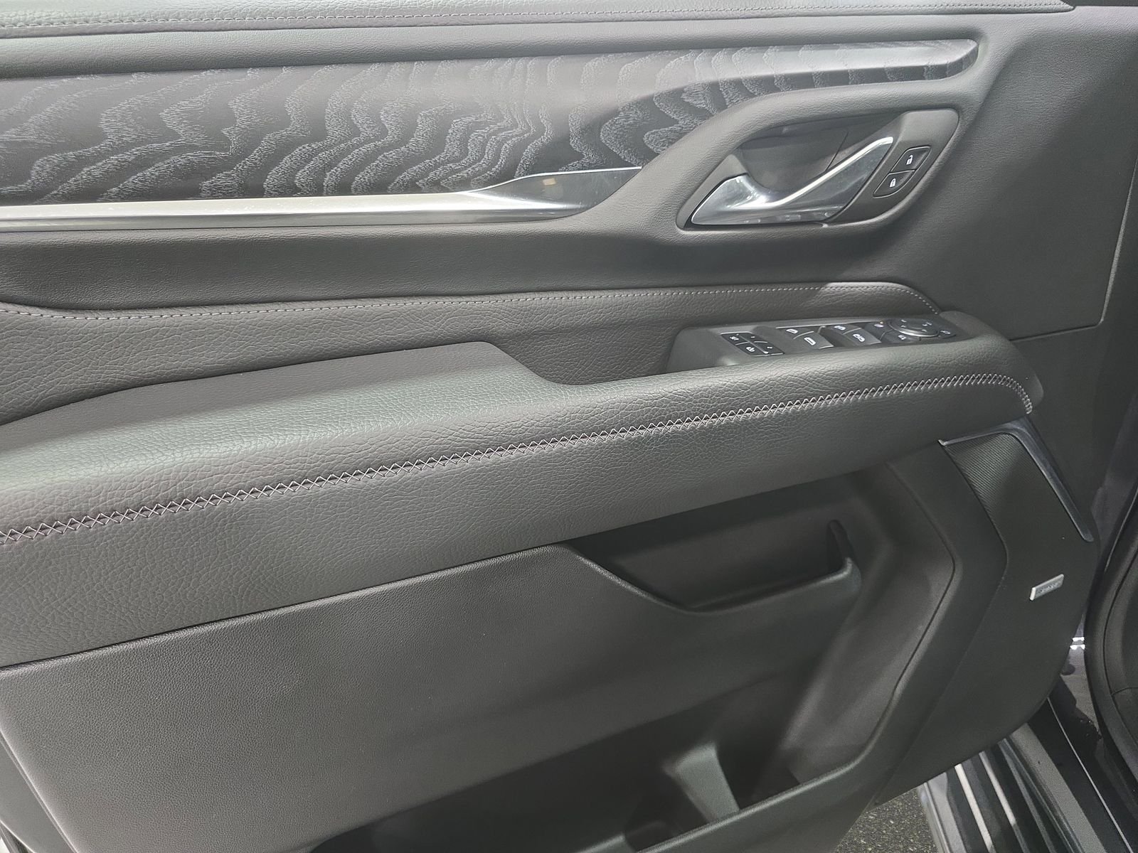Used 2024 Silver GMC Denali image 28