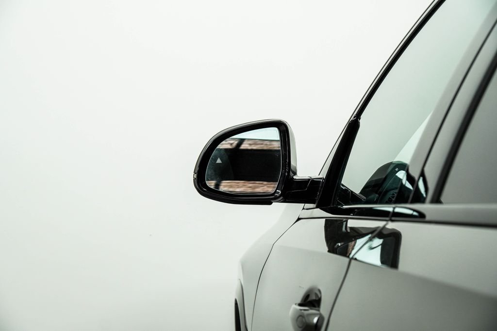Used 2024 Green BMW xDrive40i image 13