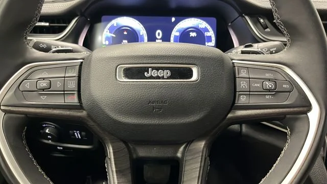 Certified Used 2024 Diamond Black Crystal Pearlcoat Jeep Limited image 16