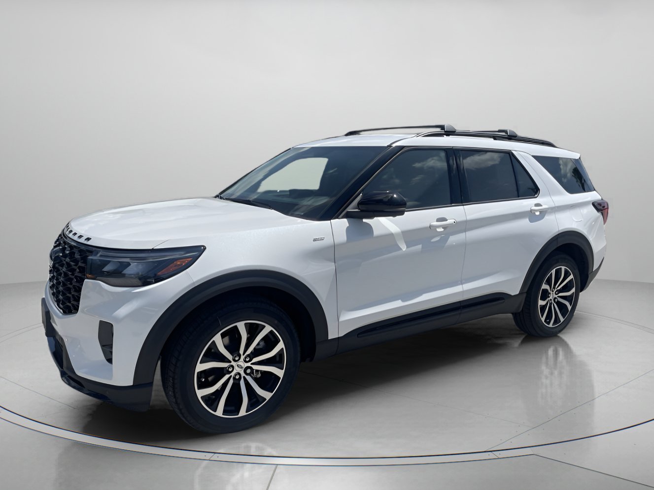 New 2026 Star White Metallic Tri-Coat Ford ST-Line image 1