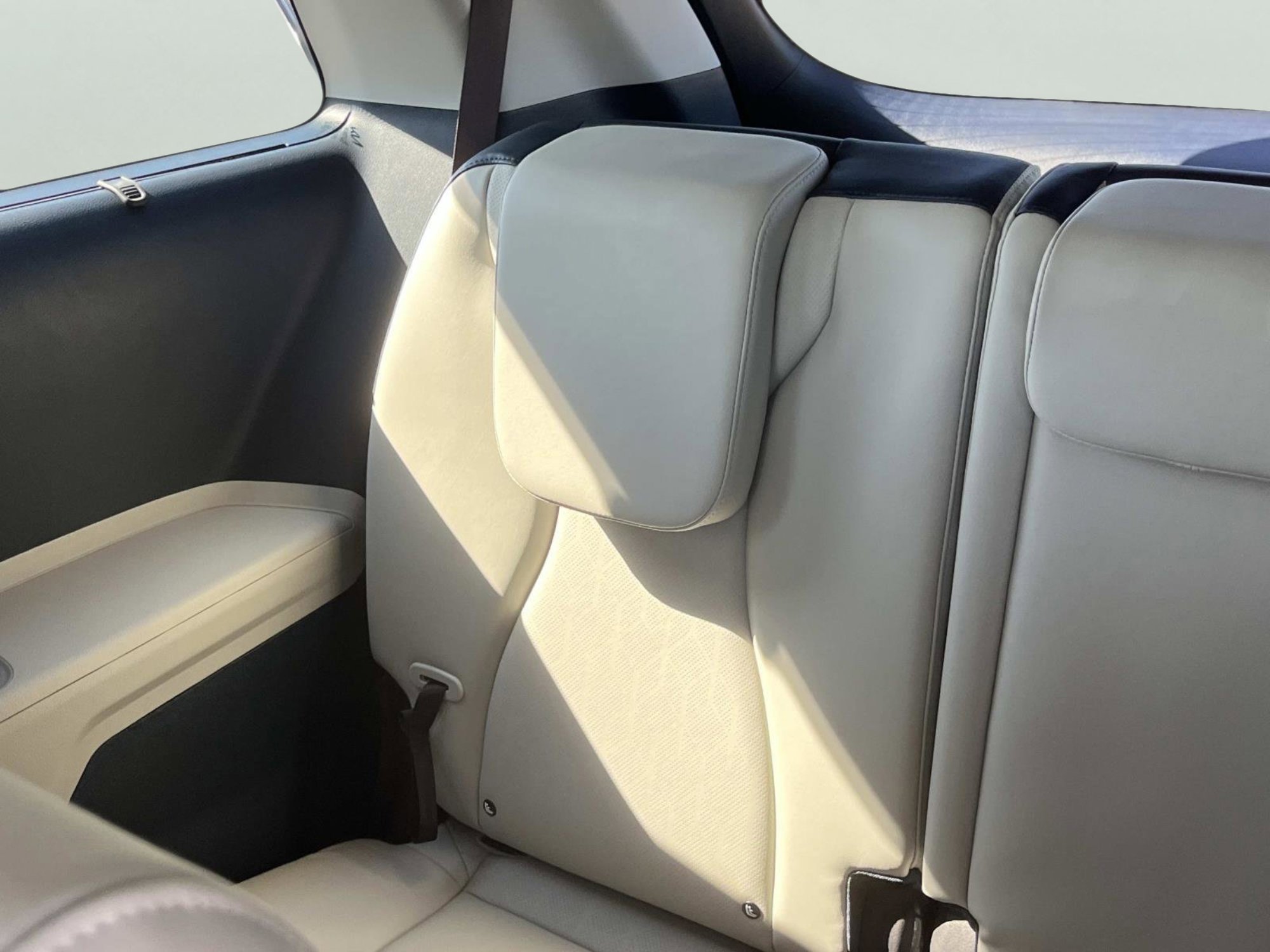 New 2026 Ceramic Silver Kia EX image 24