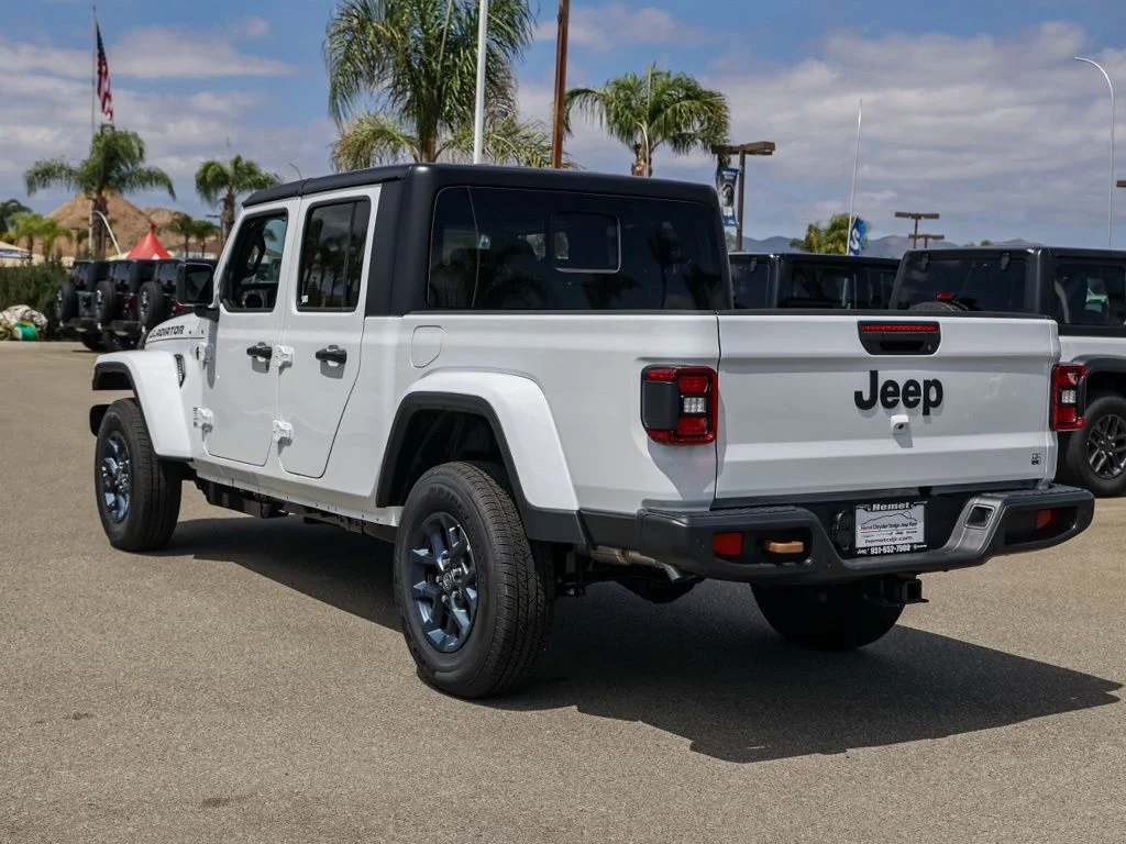 New 2026 Bright White Clear-Coat Exterior Paint Jeep 85th Anniversary Edition image 6