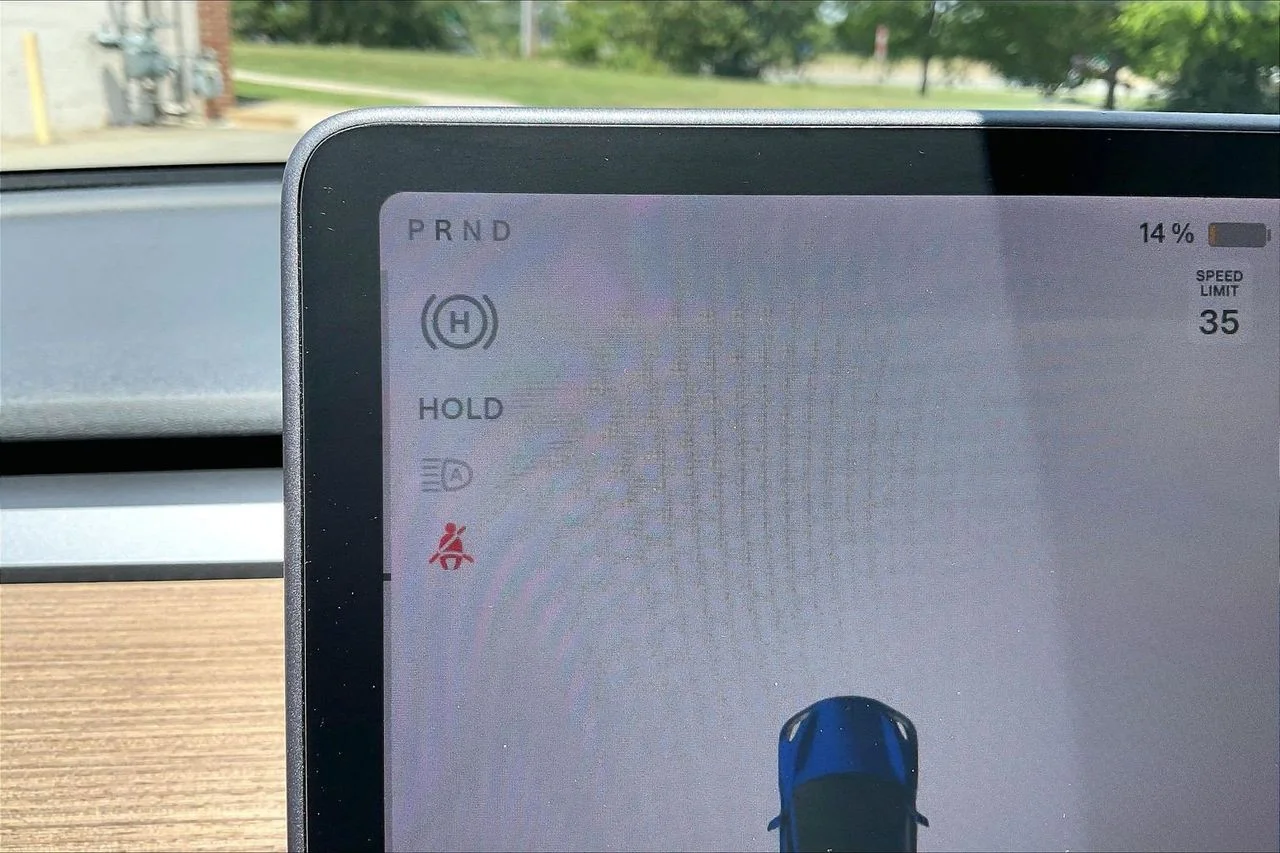 Used 2021  Tesla Standard Range Plus image 29