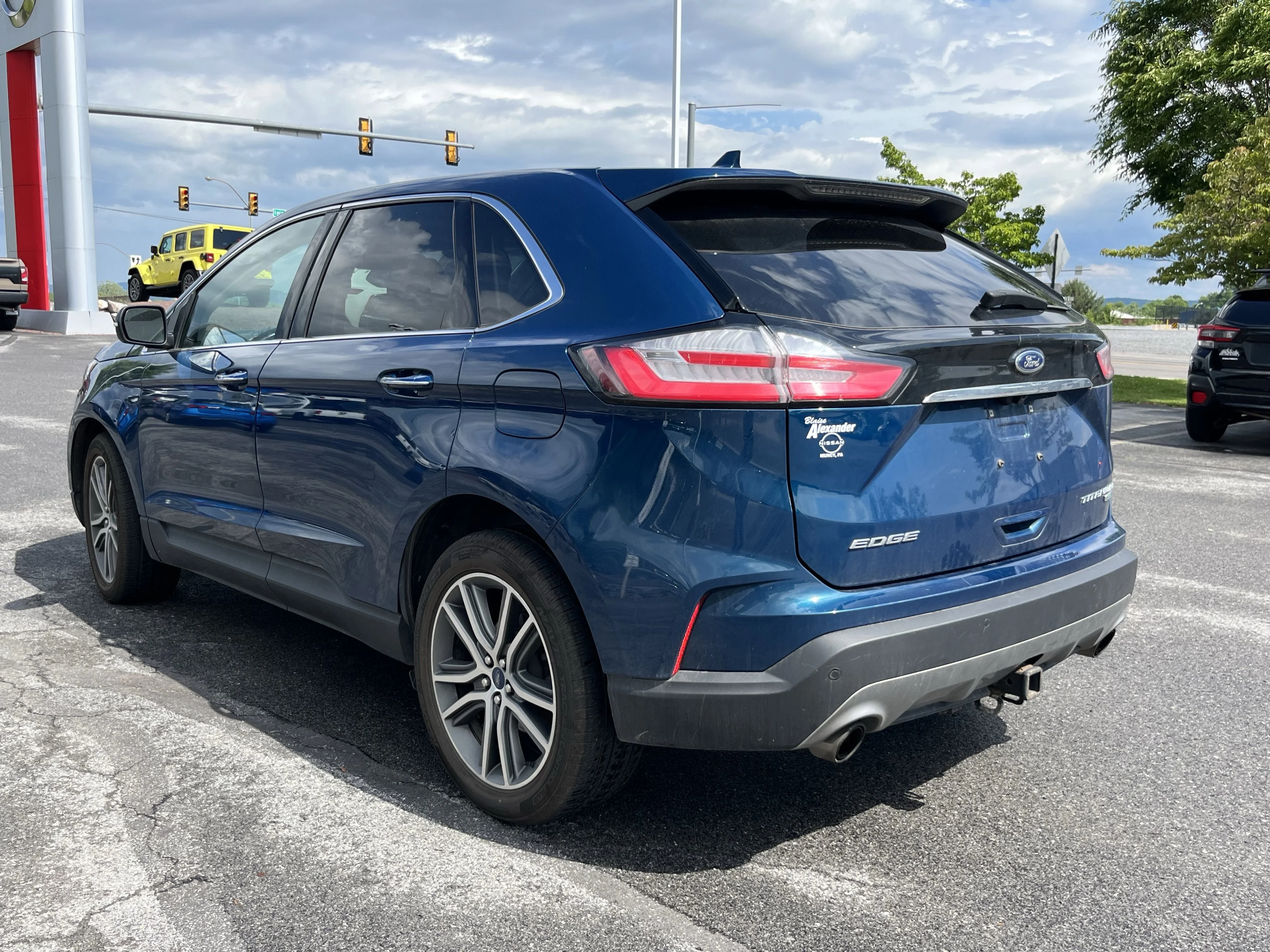 Used 2020 Green Metallic Ford Titanium image 9