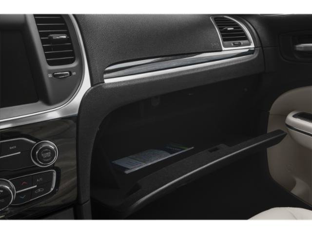Used 2015 Bright White Clearcoat Chrysler Limited image 20