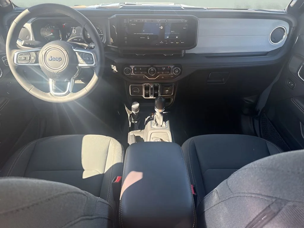 Used 2025 Gray Jeep Sahara image 13