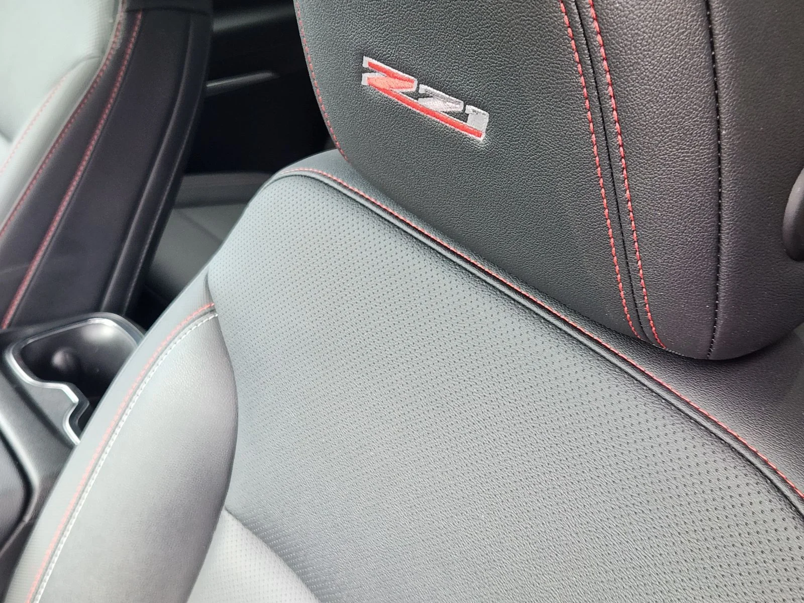 Used 2025 Gray Chevrolet Z71 image 13