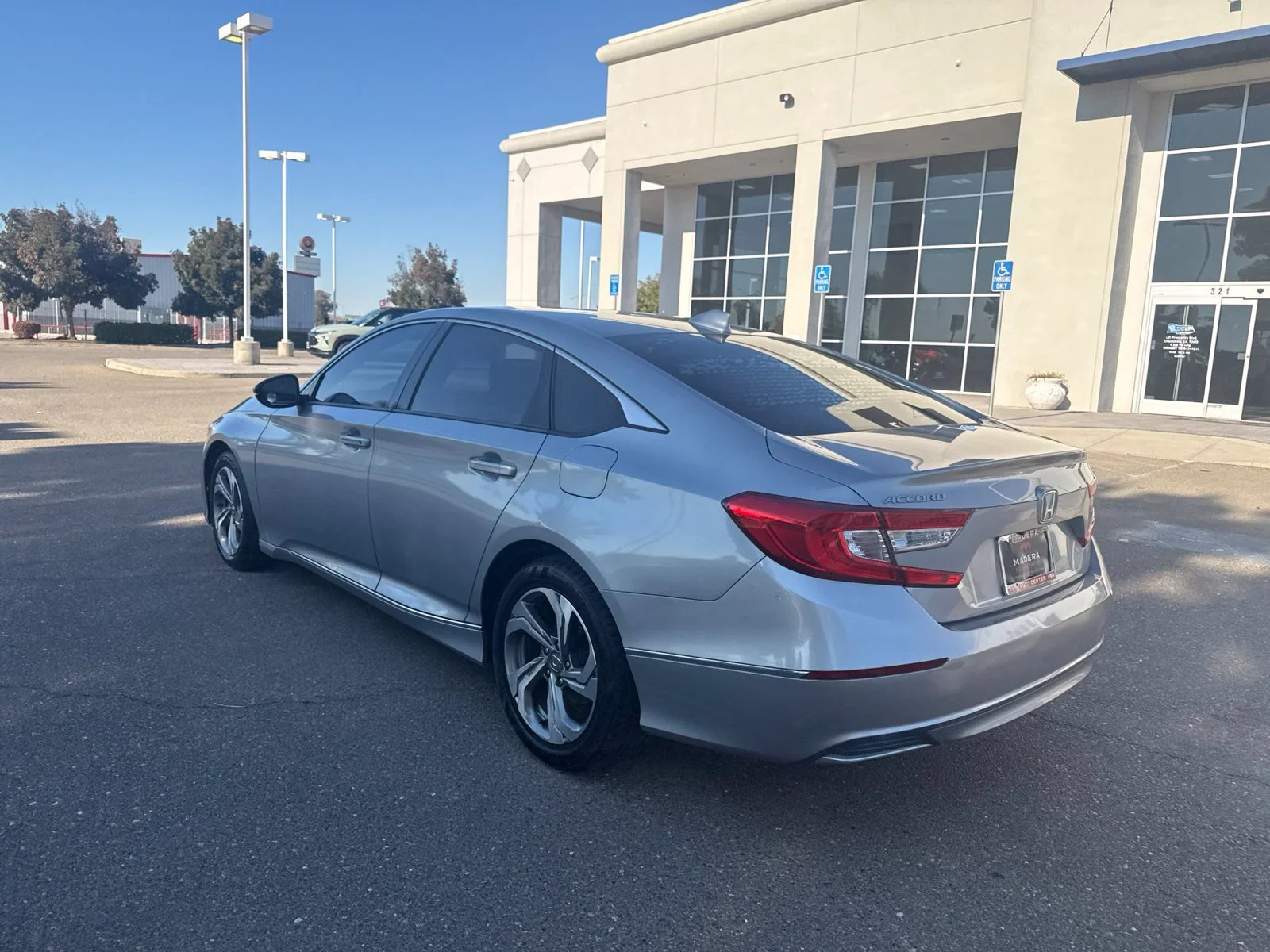 Used 2018 Silver Honda EX-L 1.5T image 5