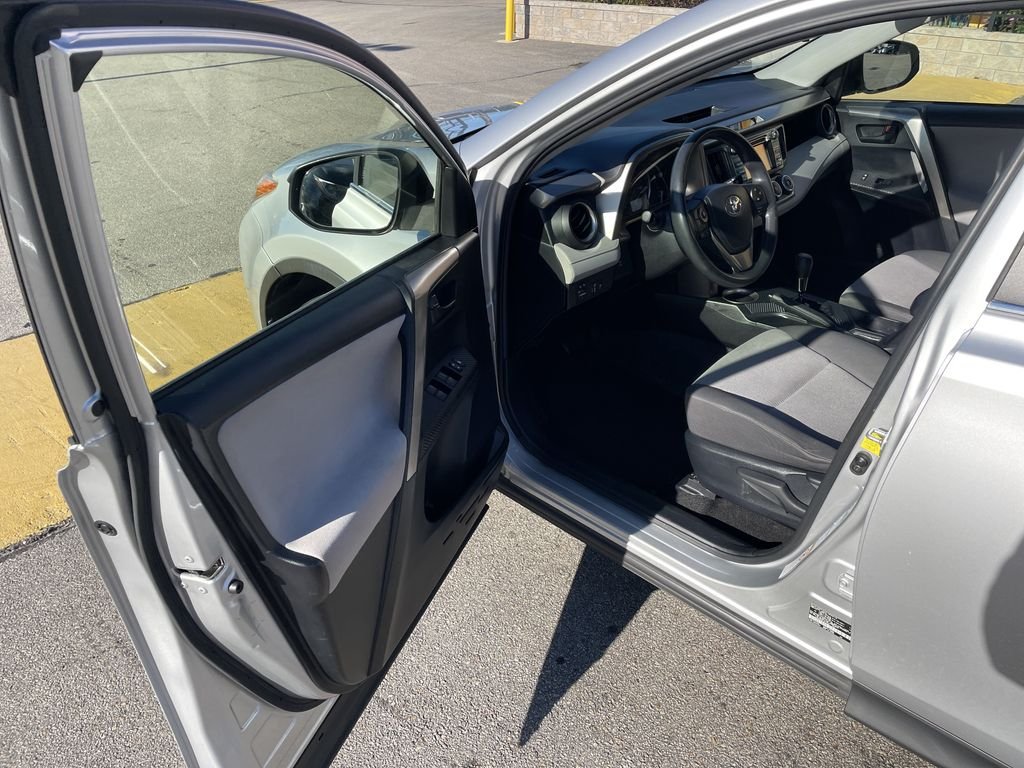 Used 2015 Silver Toyota LE image 14