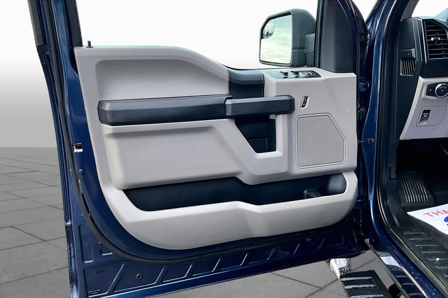 Used 2015 Blue Jeans Metallic Ford XL image 21