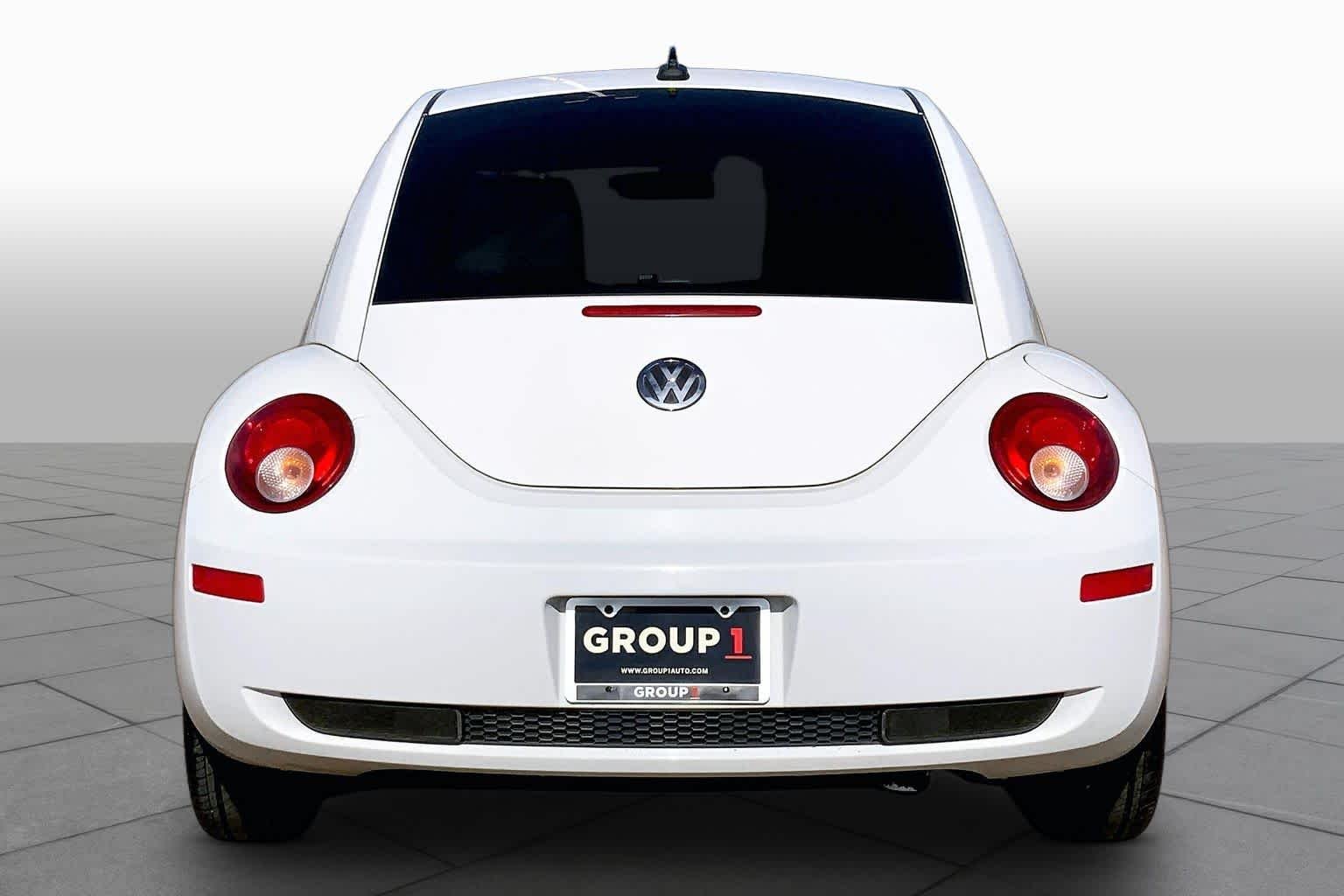 Used 2010 Candy White Volkswagen  image 4