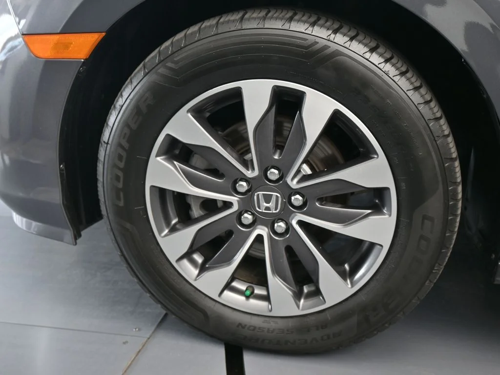 Used 2024 Gray / Black Honda EX-L image 31