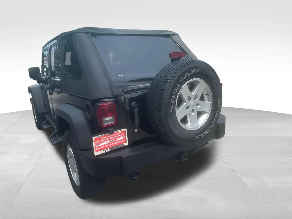 Used 2014 Black Jeep Unlimited Rubicon image 18