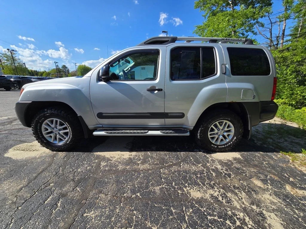 Used 2015 Brilliant Silver Nissan S image 6