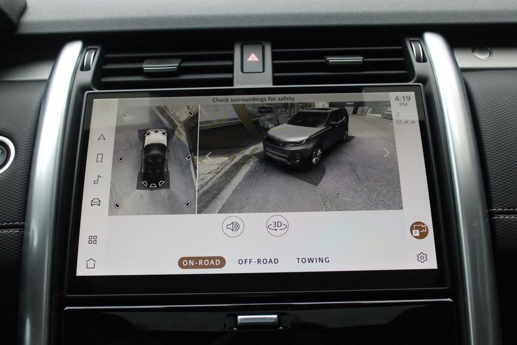 Used 2025 Blue Land Rover Dynamic SE image 23