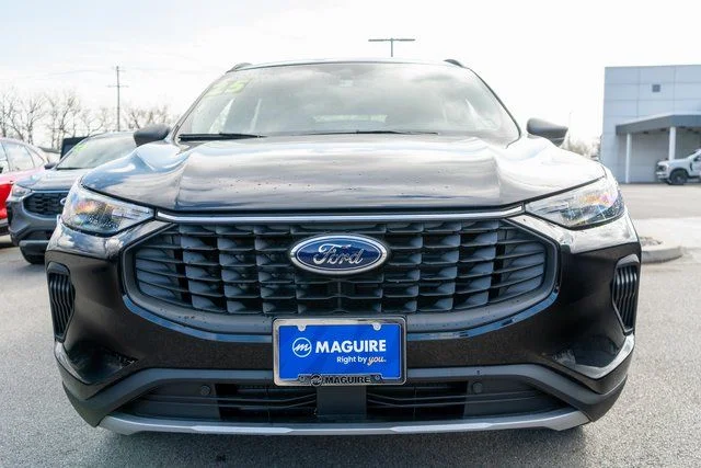 New 2025 Black Ford Active image 3