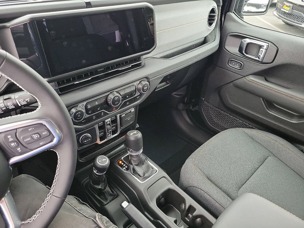 2025 Jeep Wrangler 4-Door Sahara - Photo 12