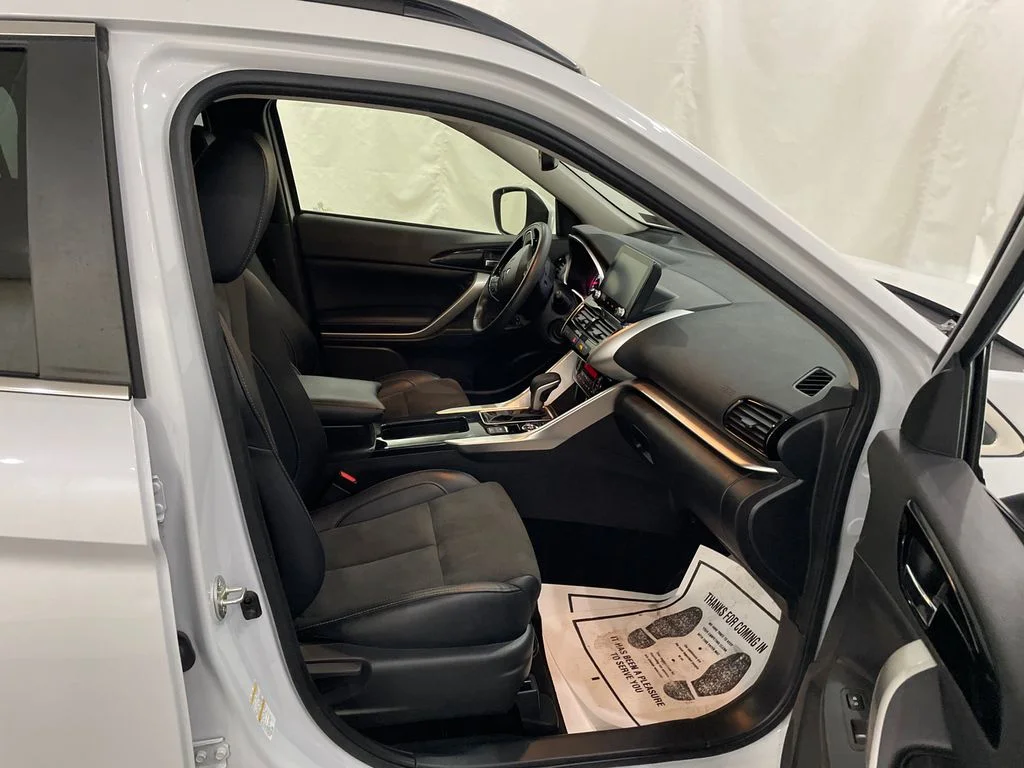 Used 2024 White Diamond Mitsubishi SE image 25