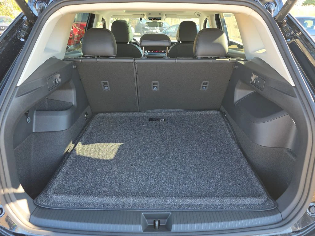 New 2026 Deep Black Pearl Volkswagen 2.0T SE image 7
