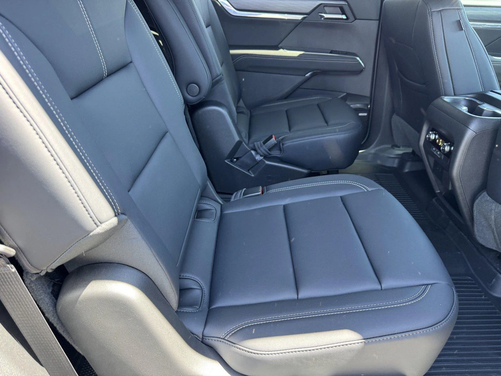 New 2027 Ebony Twilight Metallic GMC Elevation image 10