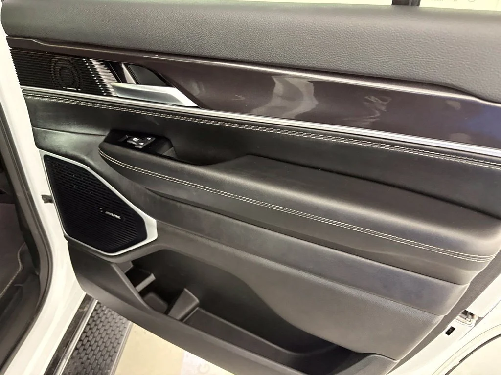 Used 2023 White Jeep Base image 47