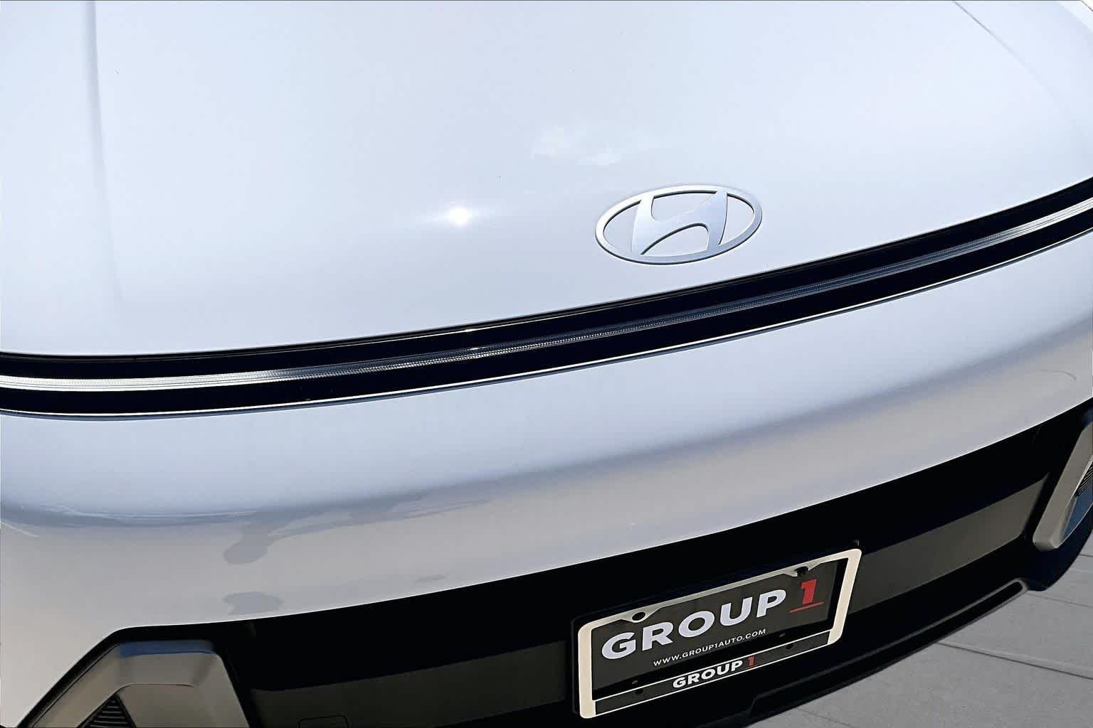 Used 2025 Atlas White Hyundai SEL image 45