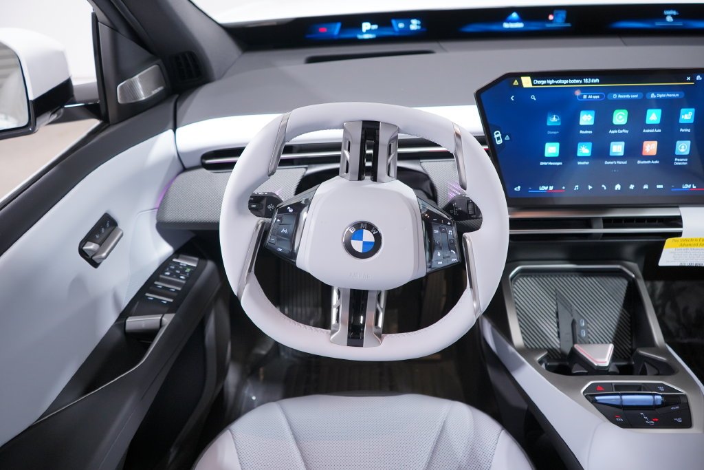 New 2027 Alpine White BMW  image 11
