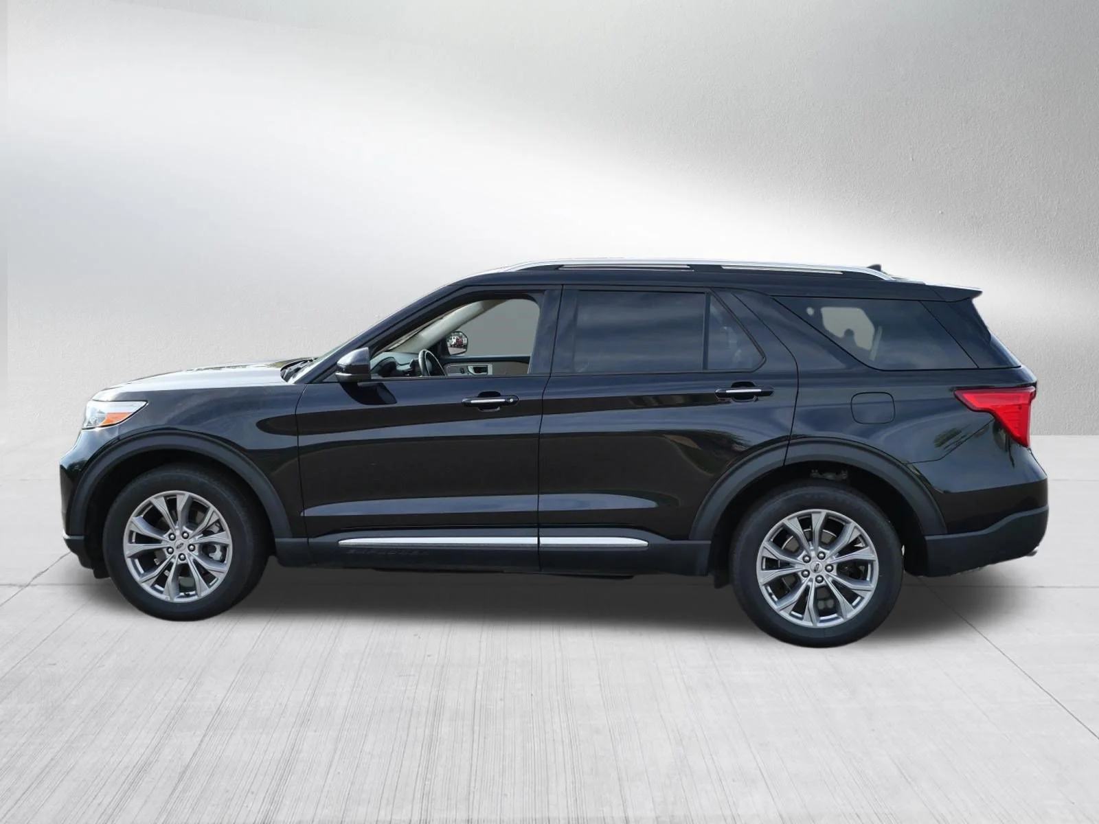 Used 2023 Agate Black Metallic Ford Limited image 4