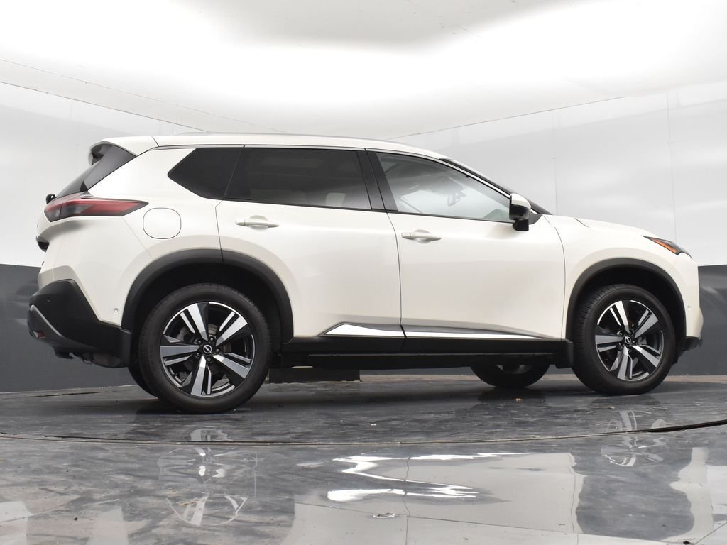 Used 2023 White Nissan SL image 22