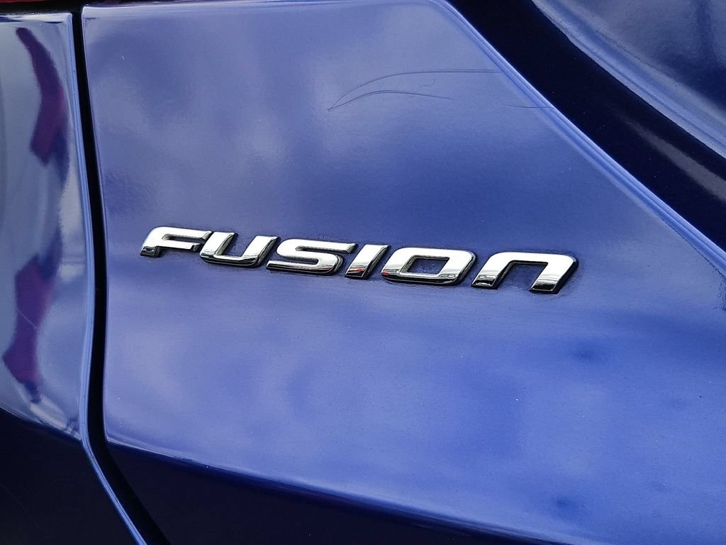 Used 2014 Blue Metallic Ford SE image 26