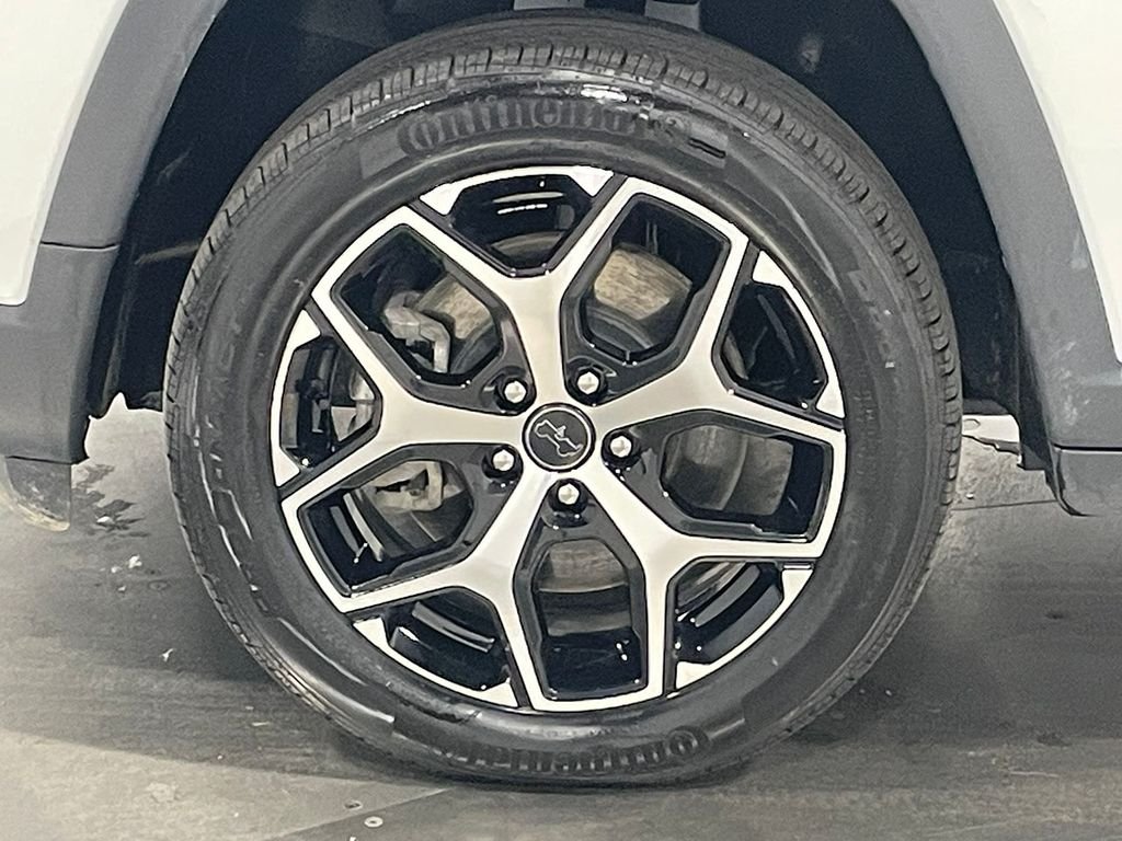 Used 2026 White/off-white Jeep Limited image 33