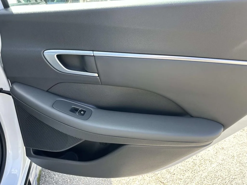 Used 2021 Gray Hyundai SEL Plus image 15