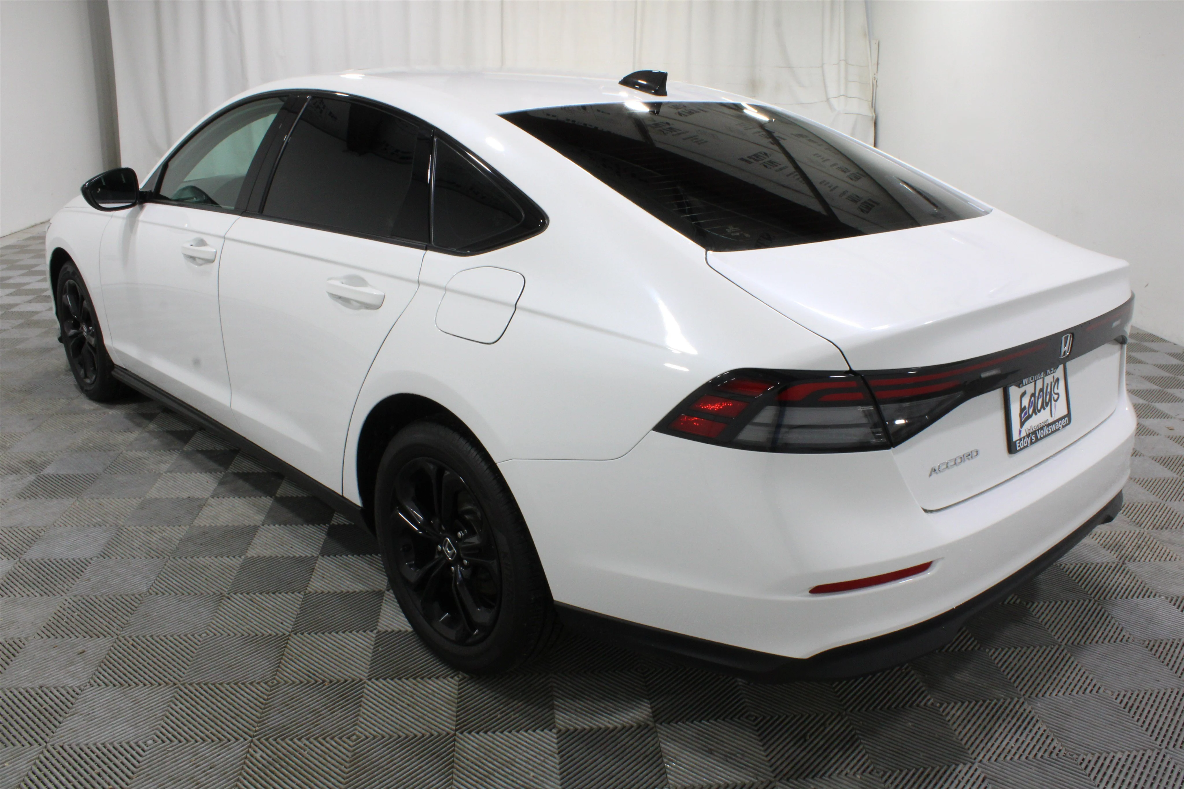 Used 2025 White Honda SE image 28