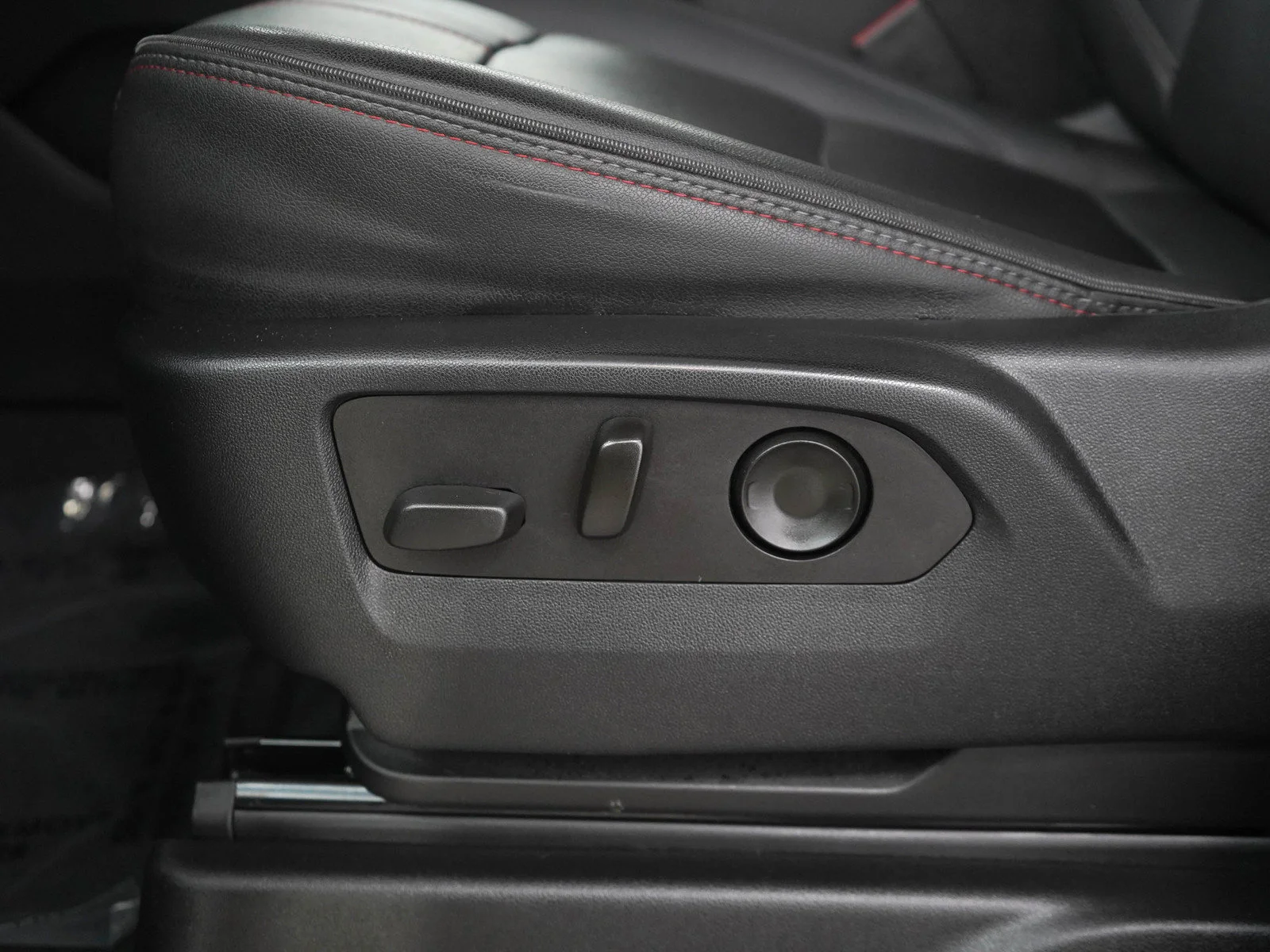 Used 2022 Black Chevrolet RST image 30