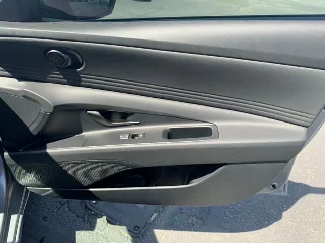 2025 Hyundai Elantra Blue - Photo 27