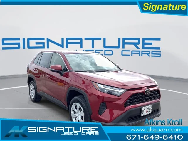 2024 Toyota RAV4 LE FWD's photo