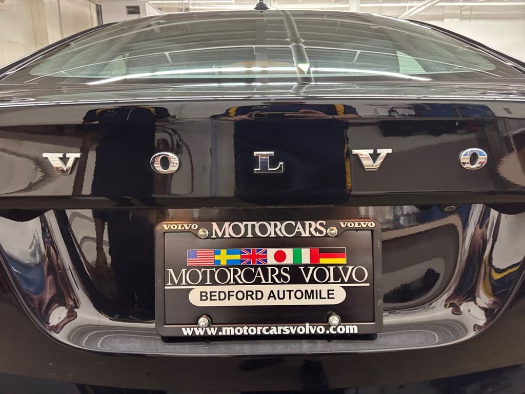 Used 2017 Onyx Black Metallic Volvo T5 image 33