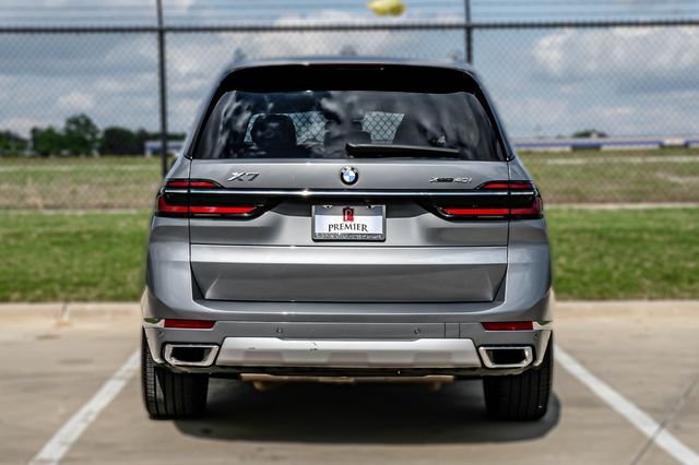 Used 2024 Gray BMW xDrive40i image 14