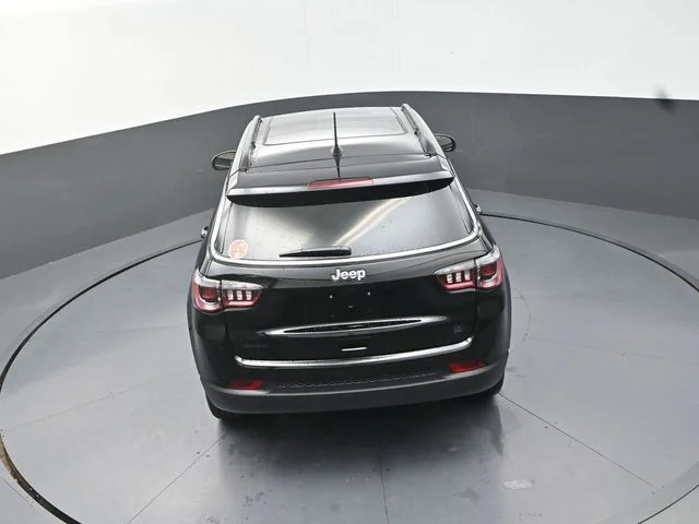 New 2026 Diamond Black Crystal Pearlcoat Jeep  image 16
