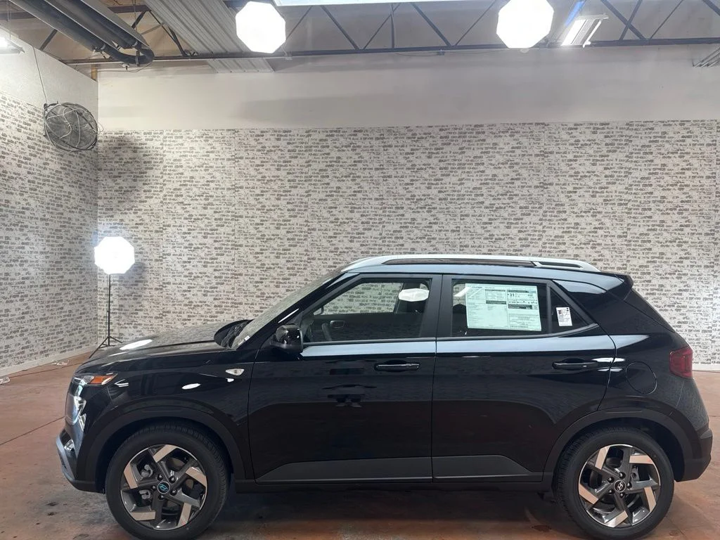 New 2026 Onyx Black Hyundai SEL image 4
