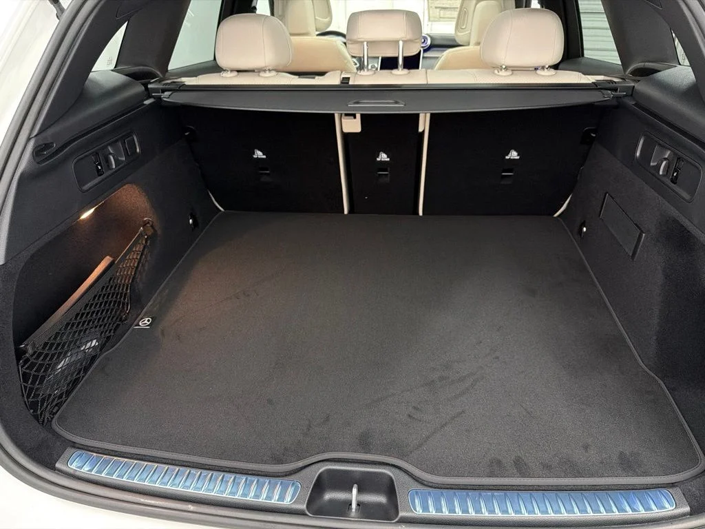 New 2027 White Mercedes-Benz GLC 300 image 27