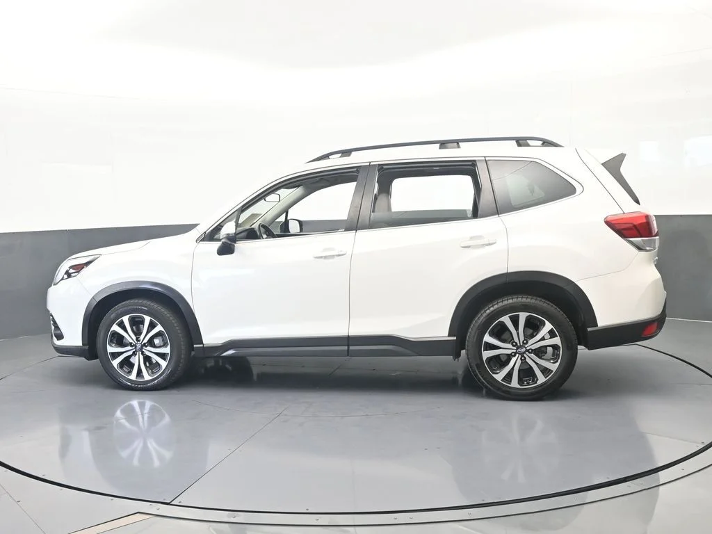 Used 2022 Crystal White Pearl Subaru Limited image 3