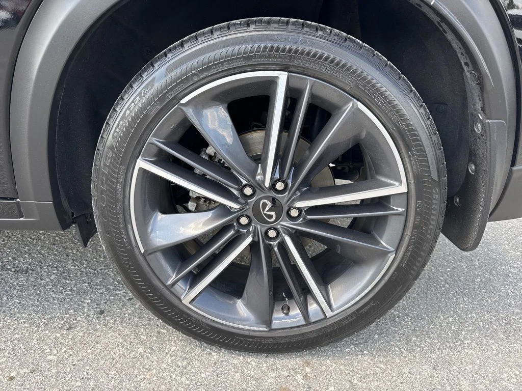 Used 2023 Black INFINITI LUXE image 31