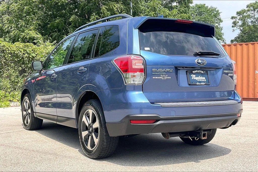 Used 2017 Blue Subaru 2.5i Premium image 10