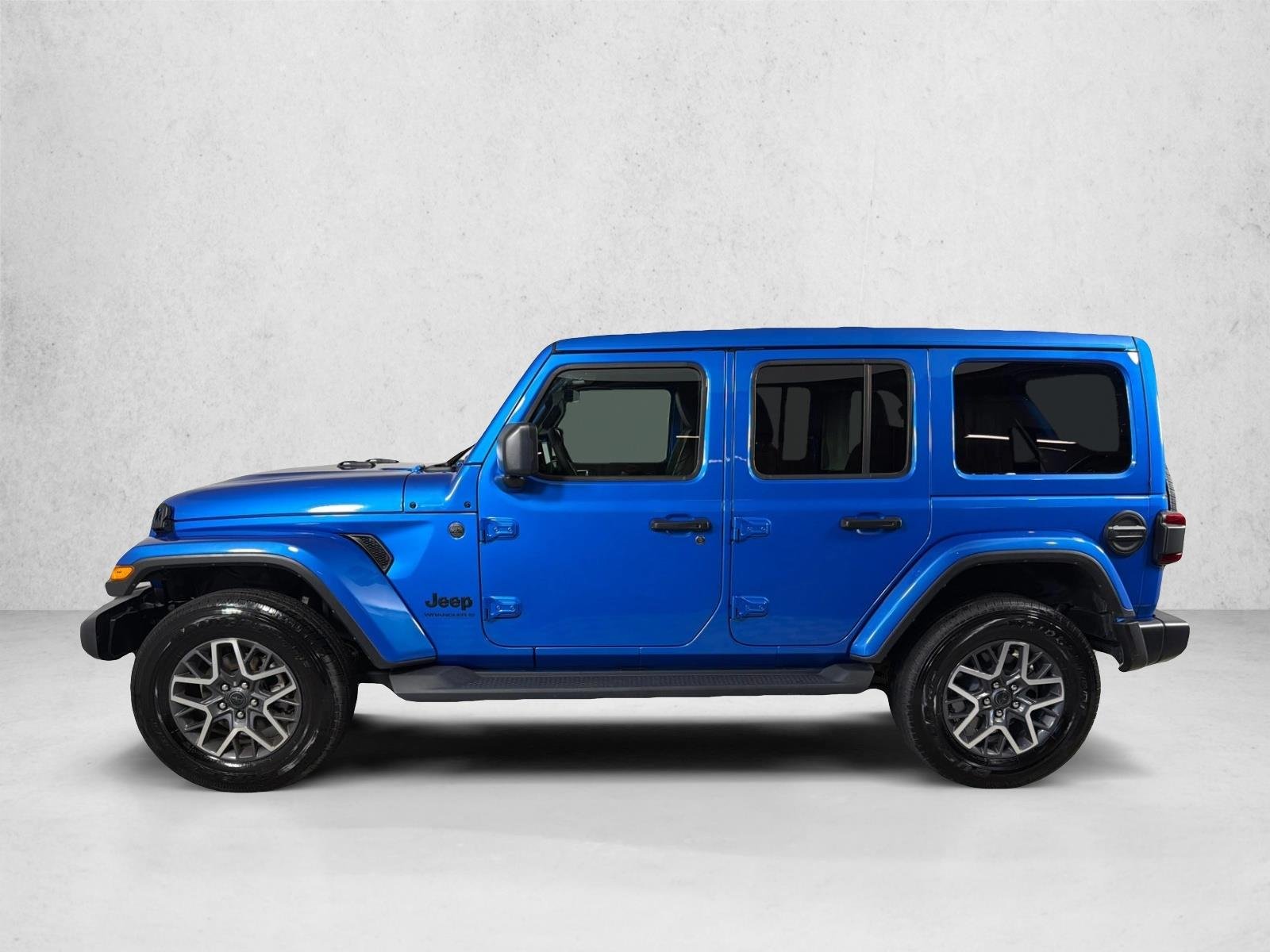 Used 2025 Hydro Blue Pearlcoat Jeep Sahara image 6