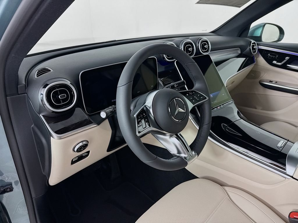 New 2026 Verde Silver Metallic Mercedes-Benz GLC 300 image 4