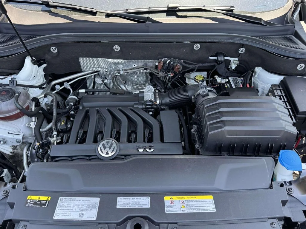 Used 2023 White Volkswagen 3.6L V6 SE w/Technology image 13