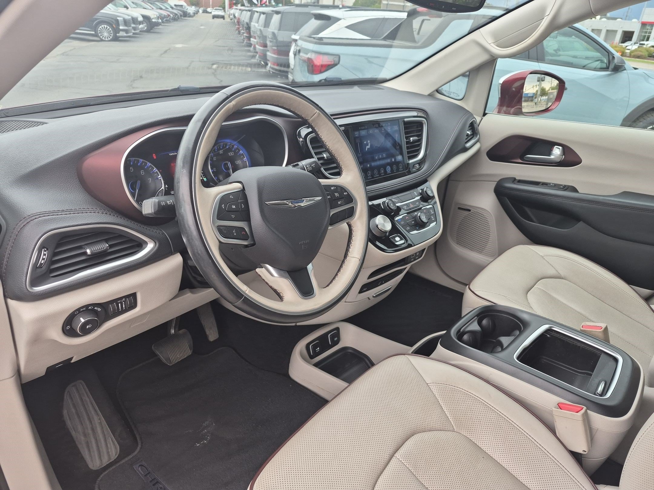 Used 2017 Velvet Red Pearlcoat Chrysler Limited image 14