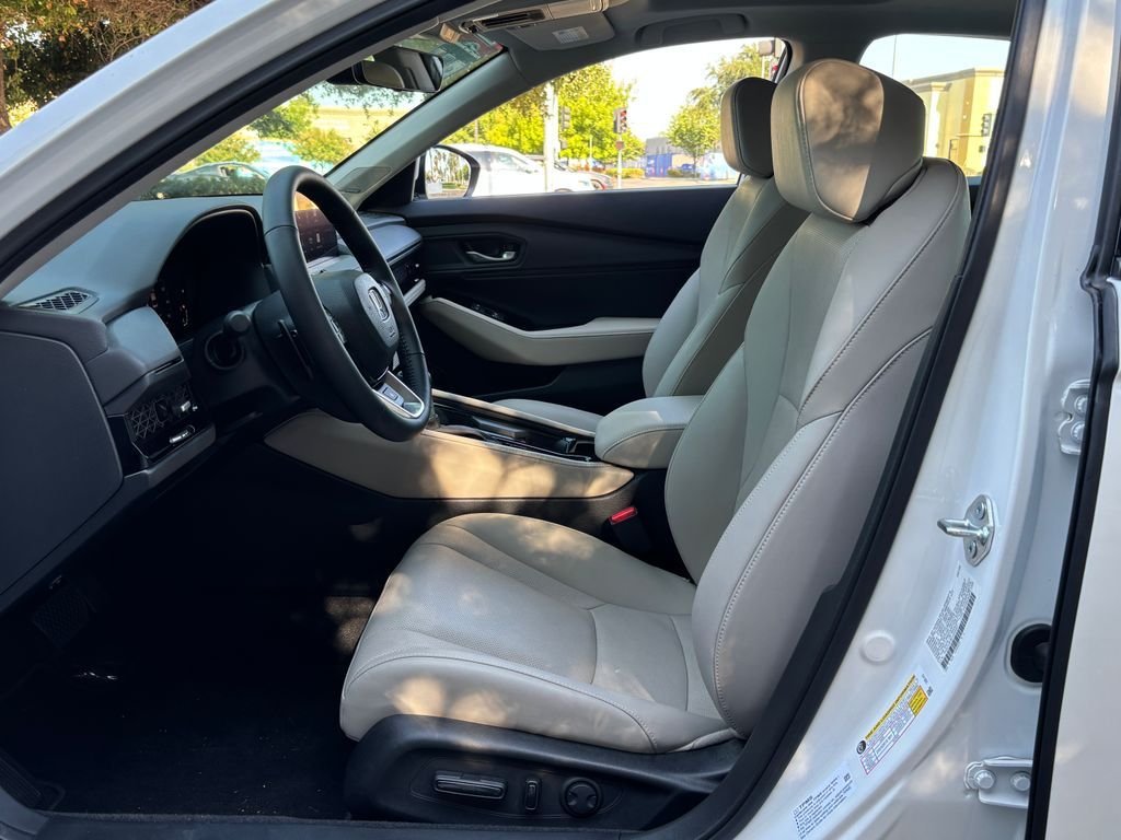 New 2026 Platinum White Pearl Honda Touring image 9