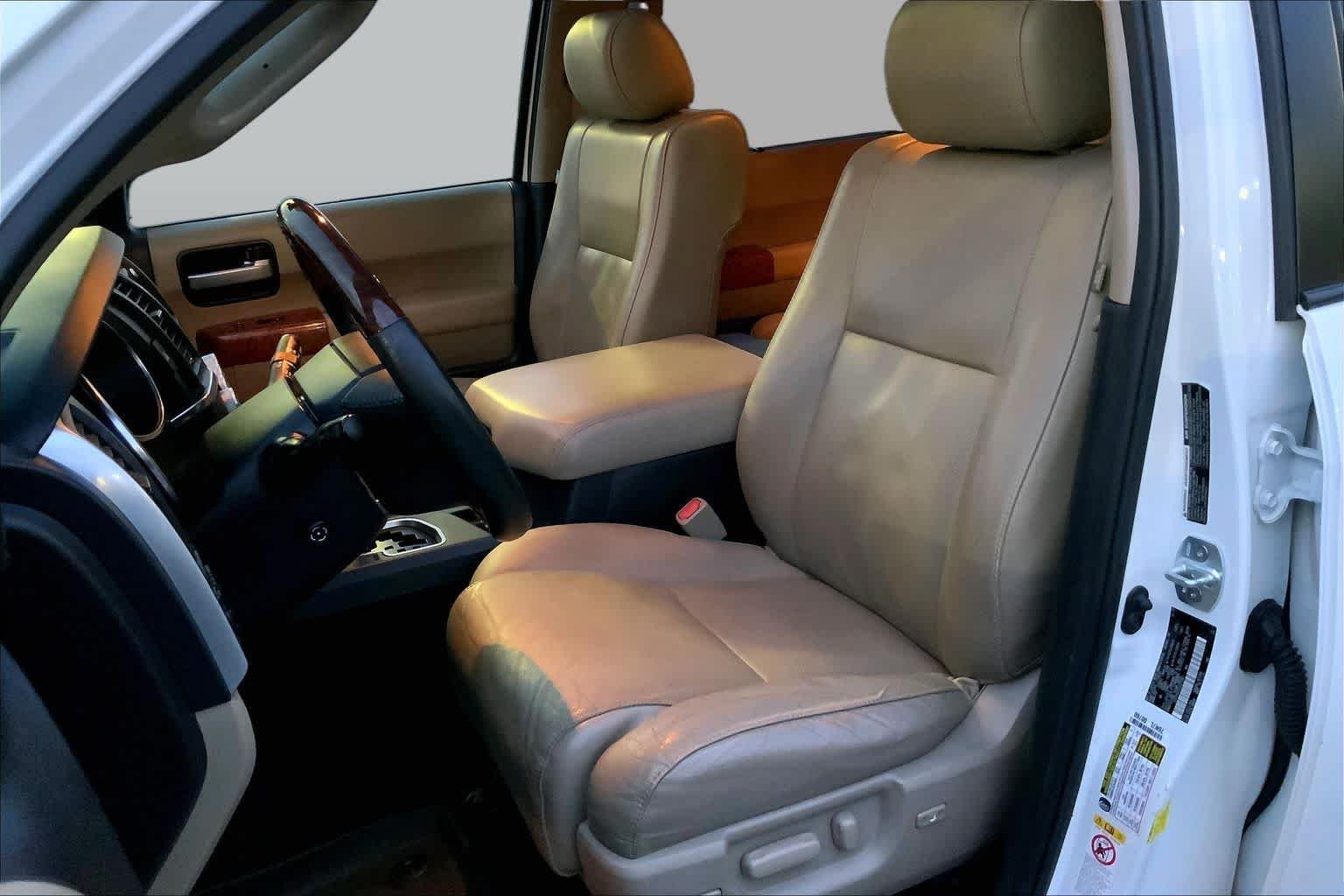 Used 2018 Blizzard Pearl Toyota Platinum image 7
